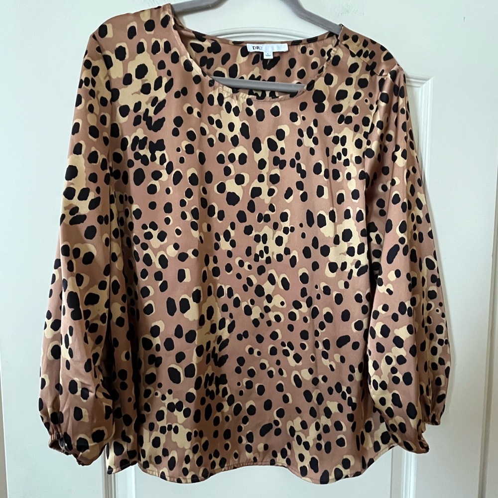 DR2 Designer Satin Tan and Black Pattern Print Blouse Women’s Size Large